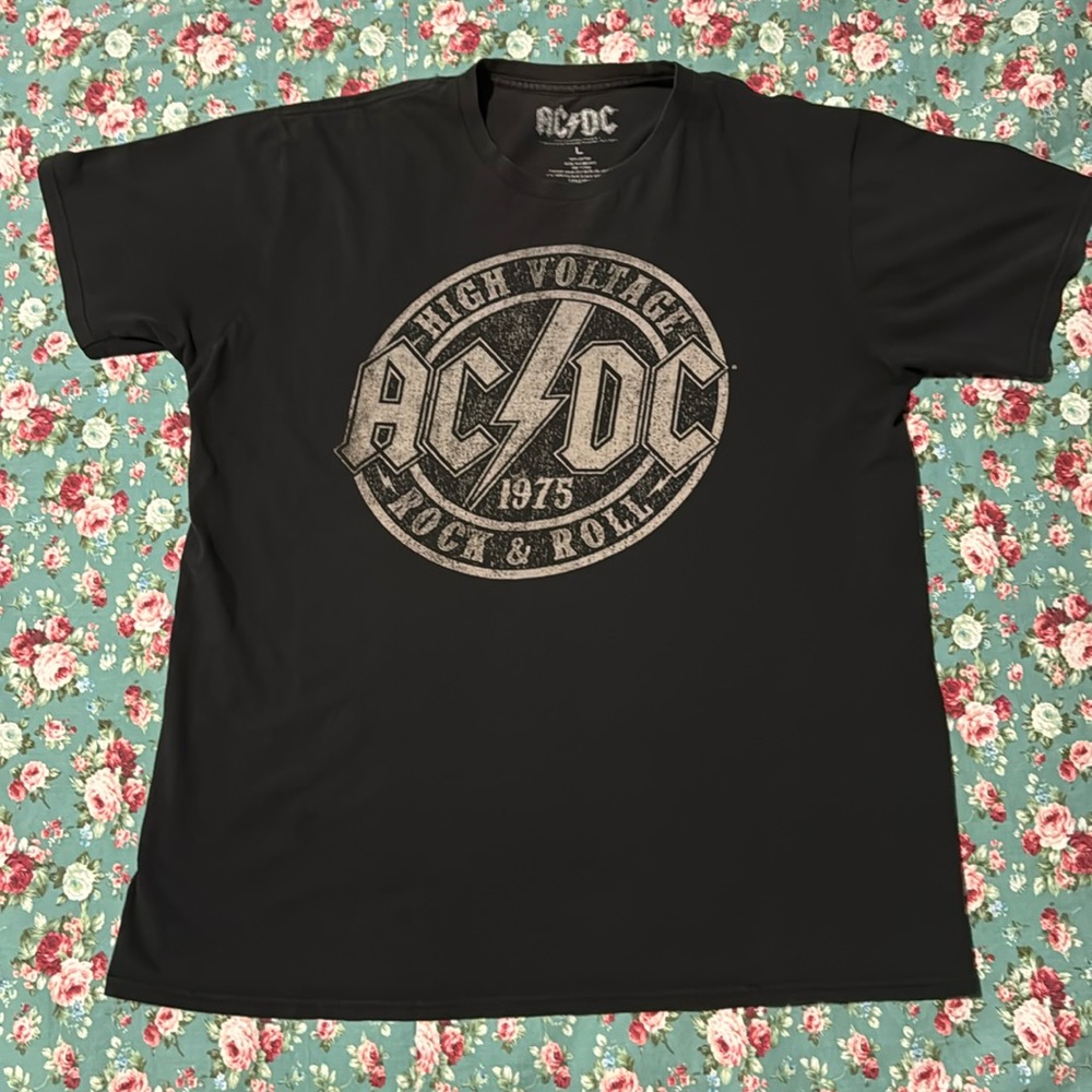 AC⚡️DC T-shirt HIGH VOLTAGE! Large 100% cotton, vintage short sleeve t-shirt. 👀